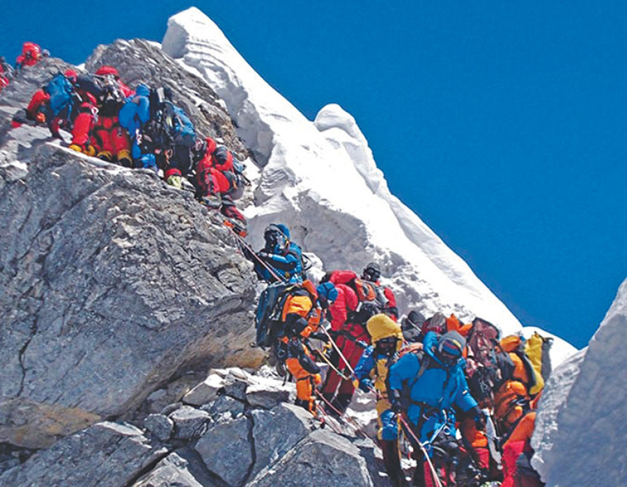 Mount Everest braces for ‘traffic jam’