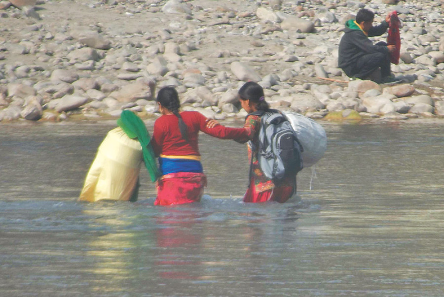 Hansapur folk risking life and limb