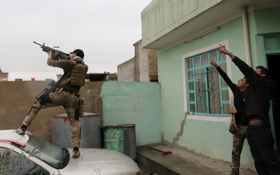 Iraq security forces take Mosul's main government complex, museum building