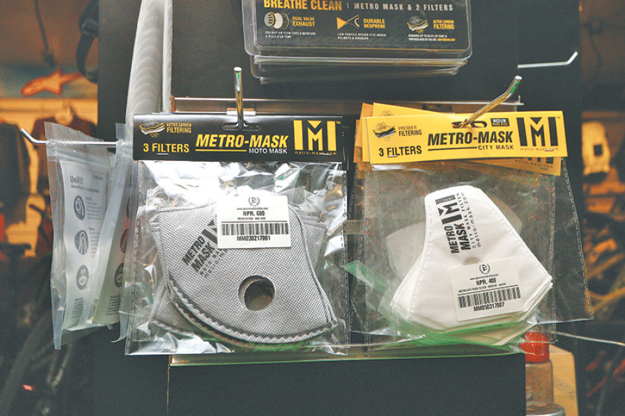 Sales of masks soar as problem of dust pollution deepens