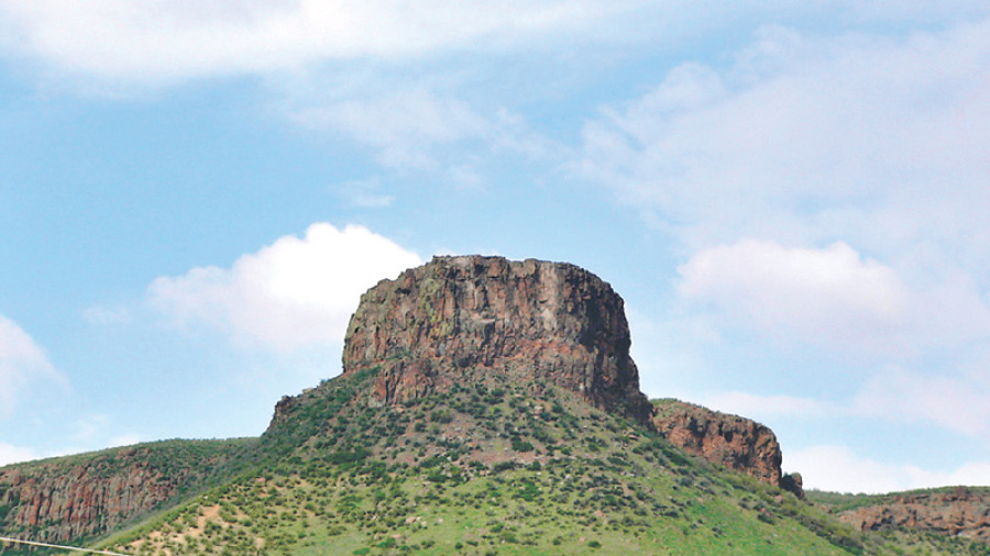 A hike to the Tabletop Mountains