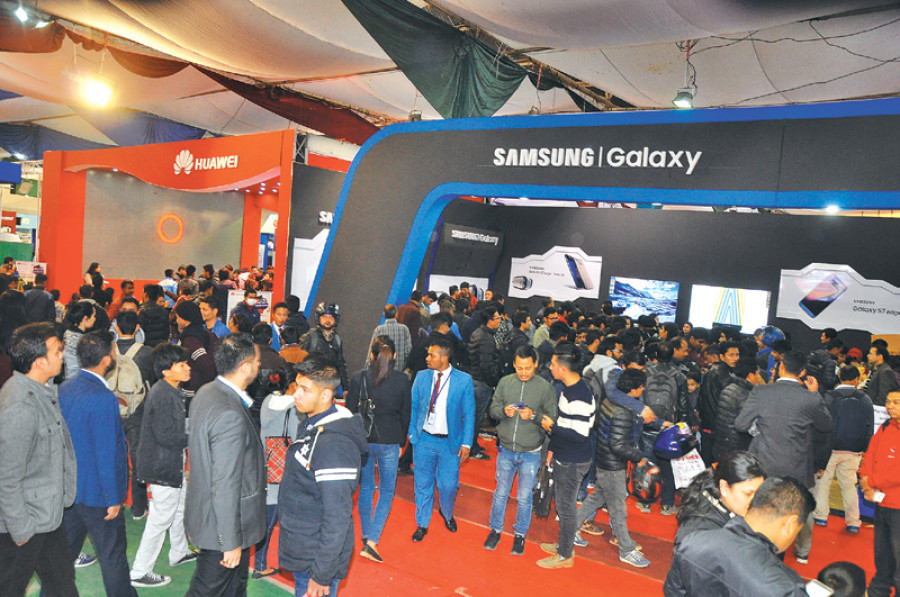 Displays, offers attract tech enthusiasts to fair