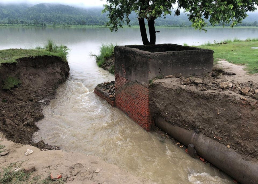 Susta locals break Gandak dam to discharge floodwaters
