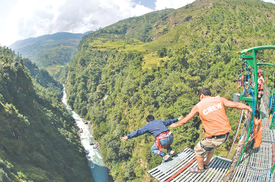 Domestic tourists seek thrill of bungee jumping