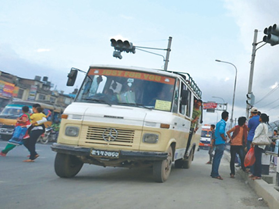 Ban on vehicles older than 20 years kicks in