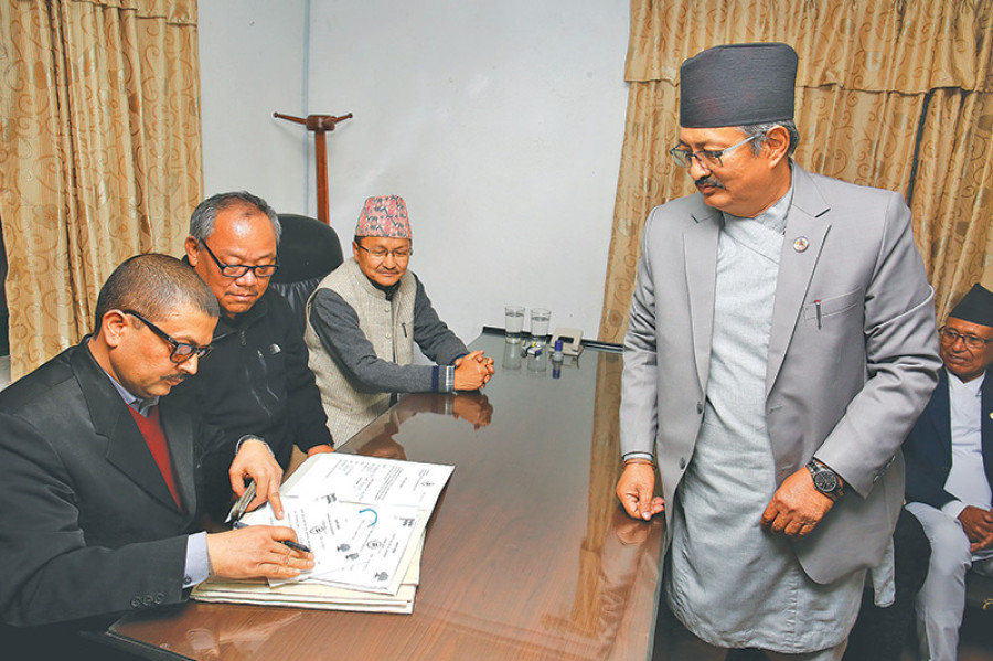 Deuba and Singh to run for parliamentary leader’s post