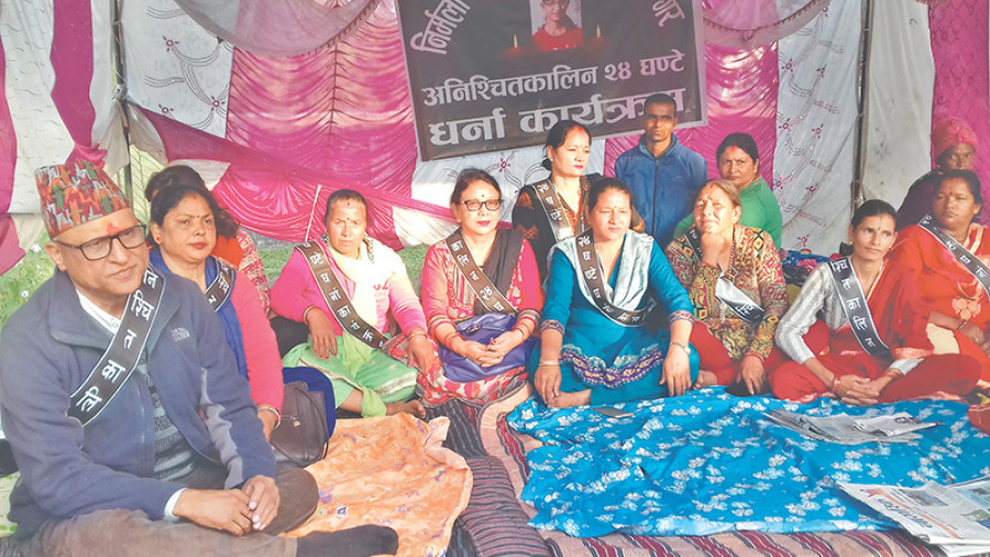 Scores of people reach Kanchanpur to support Pant couple’s sit-in