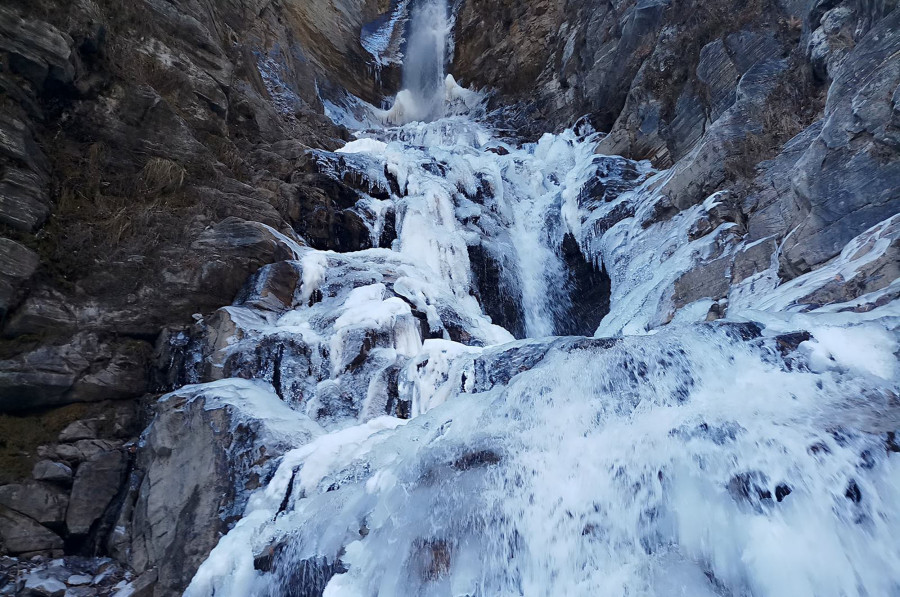 Rivers in Manang freeze as temperature drops to minus 15C