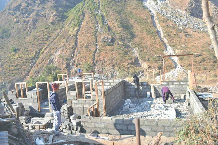 Quake survivors still in unsafe homes