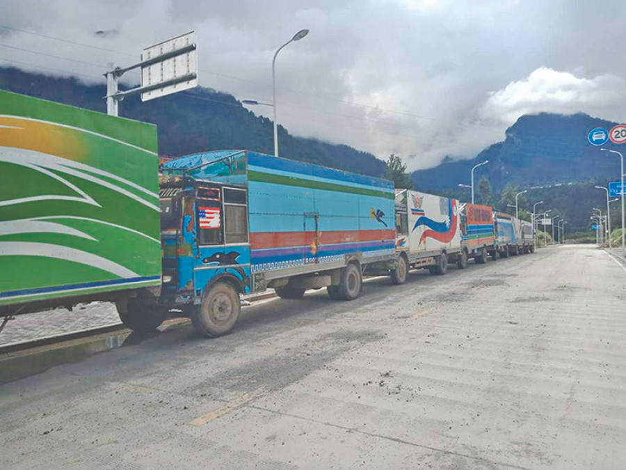 1,200 container trucks stranded in Kerung