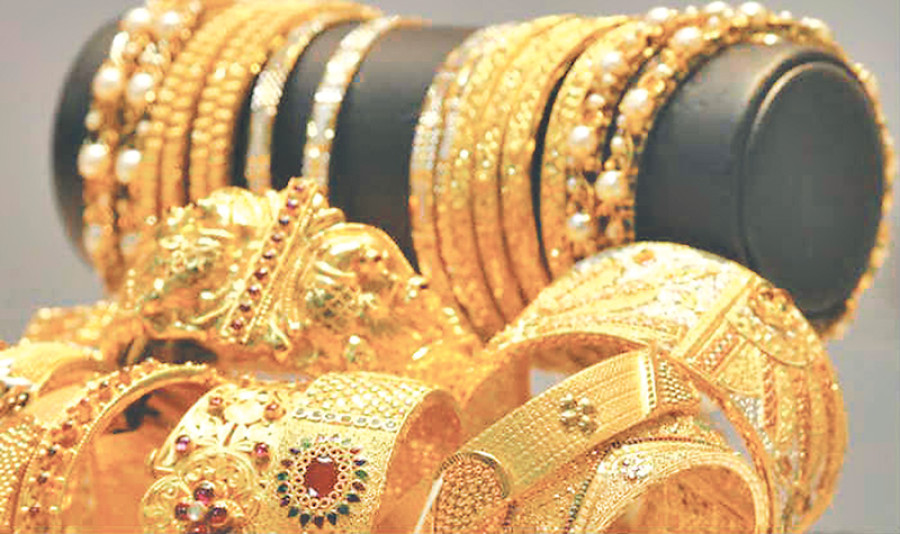 Gold hits 4-year high of Rs58,500 per tola