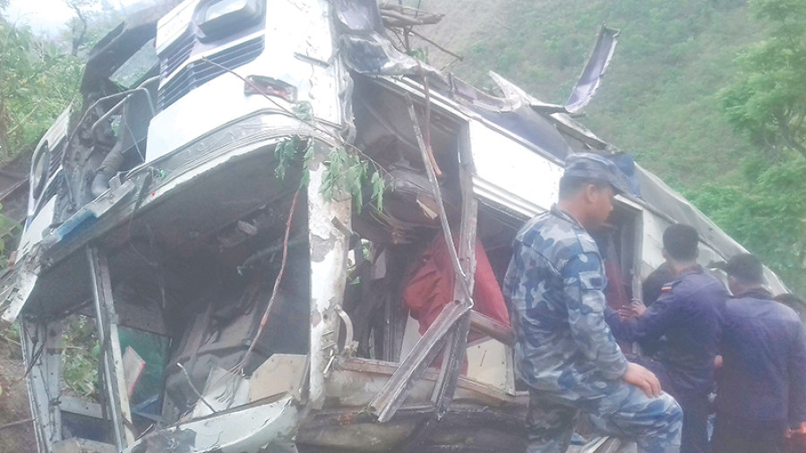 5 people die in Pyuthan bus crash
