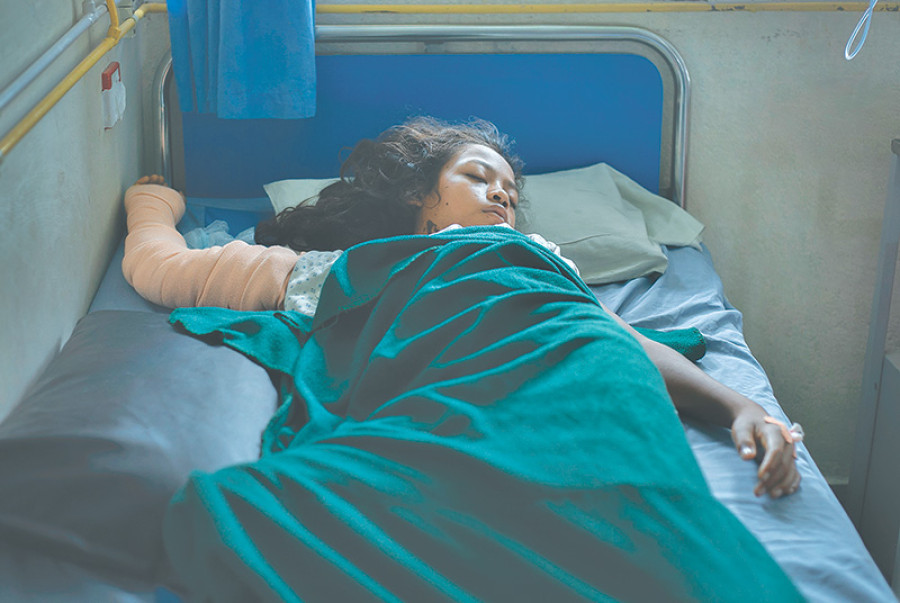 Teen girl’s life hangs by a thread after acid attack