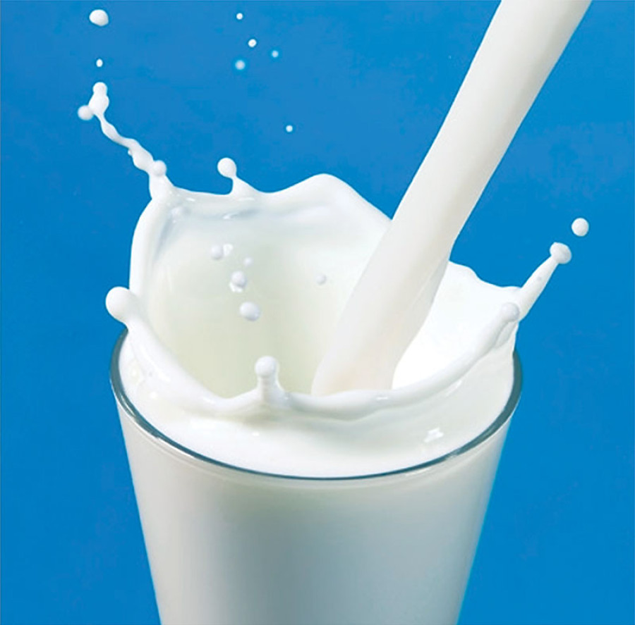 Dairy farmers protest against price cuts