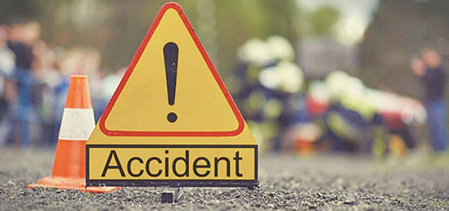 Road accidents kill five and injure 15 people