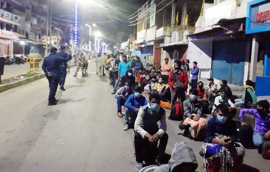 Hundreds of Nepalis stranded at Nepal-India borders as federal government has yet to respond