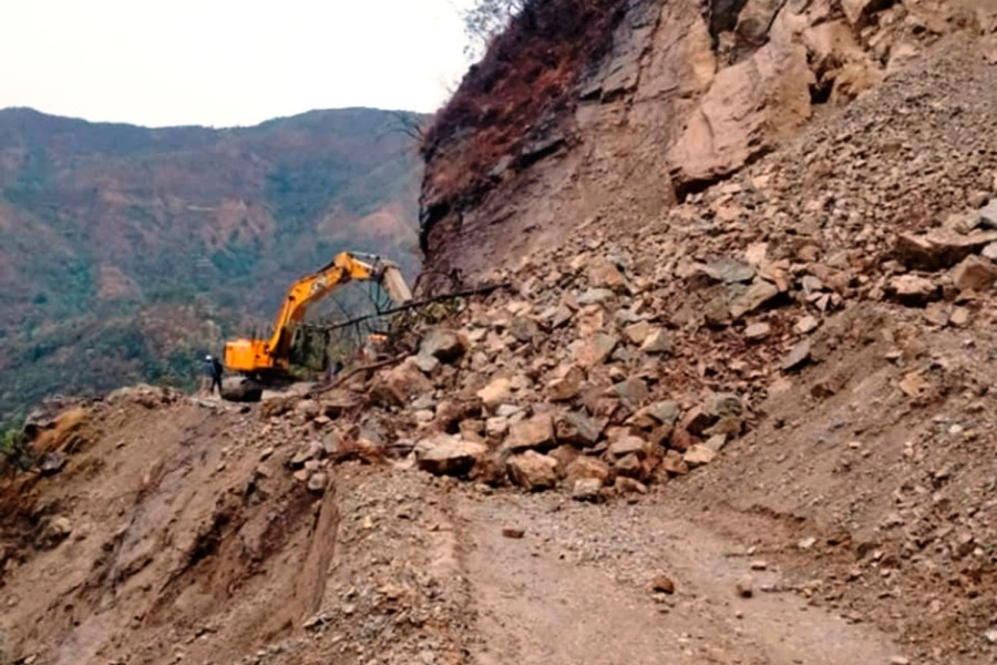 Landslide blocks Rapti Highway in Salyan