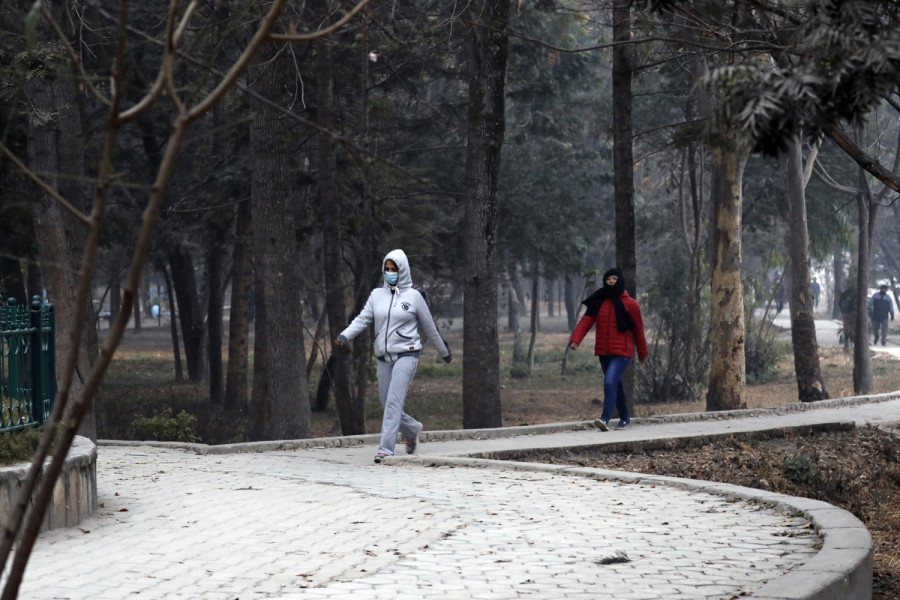 As mercury drops, doctors advise avoiding morning runs but stress regular indoor exercise