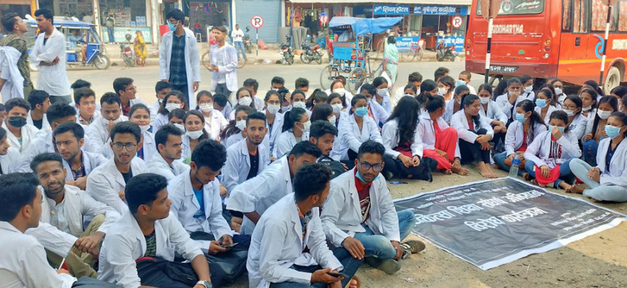 Medical college students launch strike demanding “extra fees” be returned in Bhairahawa