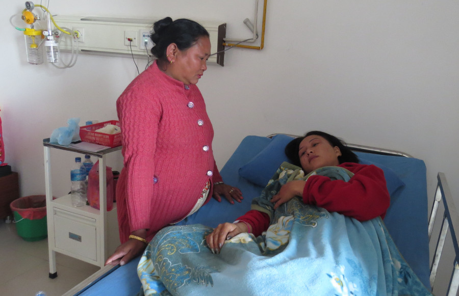 Chitwan police arrest Pokhara man for throwing acid at his wife
