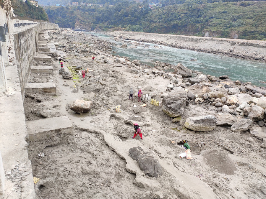 Mahakali embankment at risk due to haphazard excavation of riverbed materials