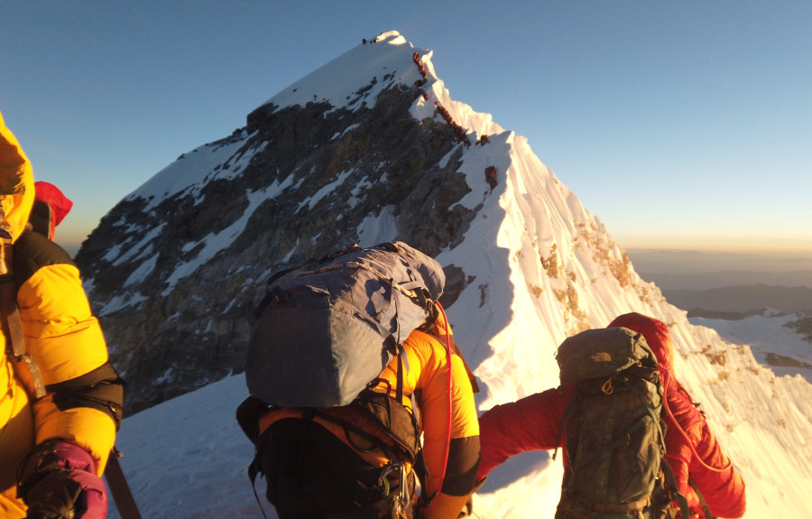 As climbing season ends, nine deaths on Everest raise questions about overcrowding, but offer few answers