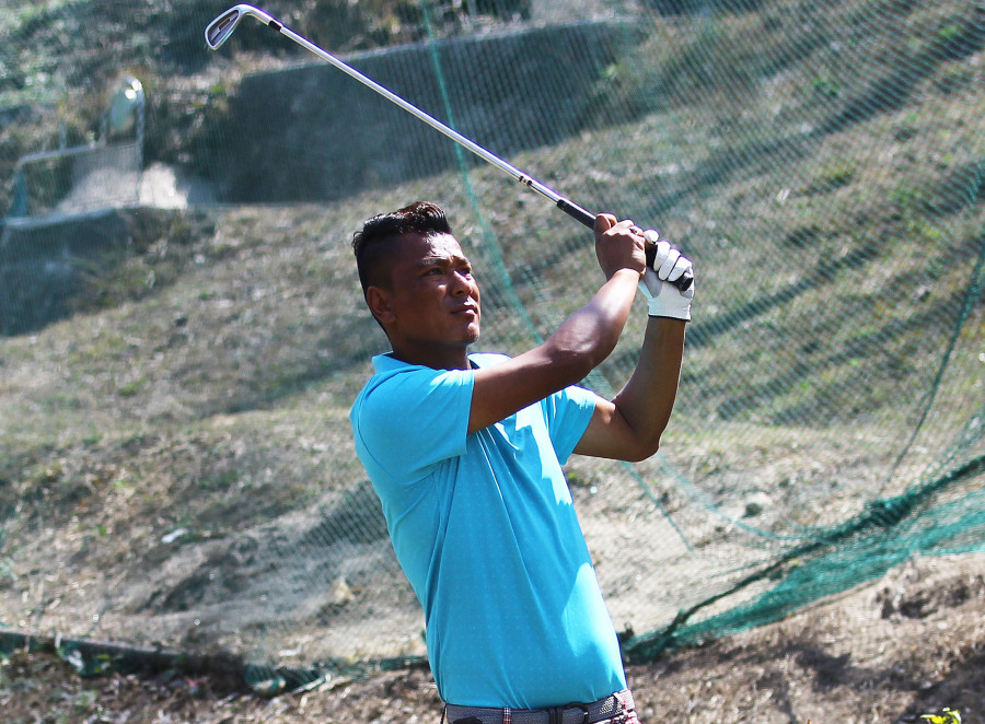 Rokka opens one-shot lead in second round