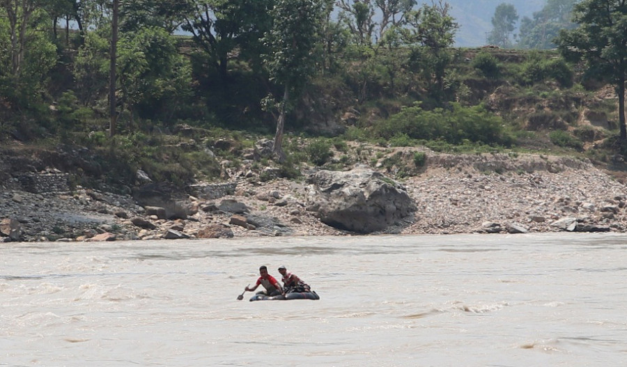 Baku villagers risk their lives crossing the Mahakali river