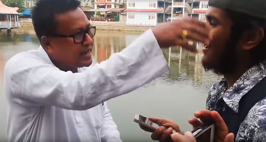 Itahari mayor misbehaves with a journalist and deputy mayor issues apology