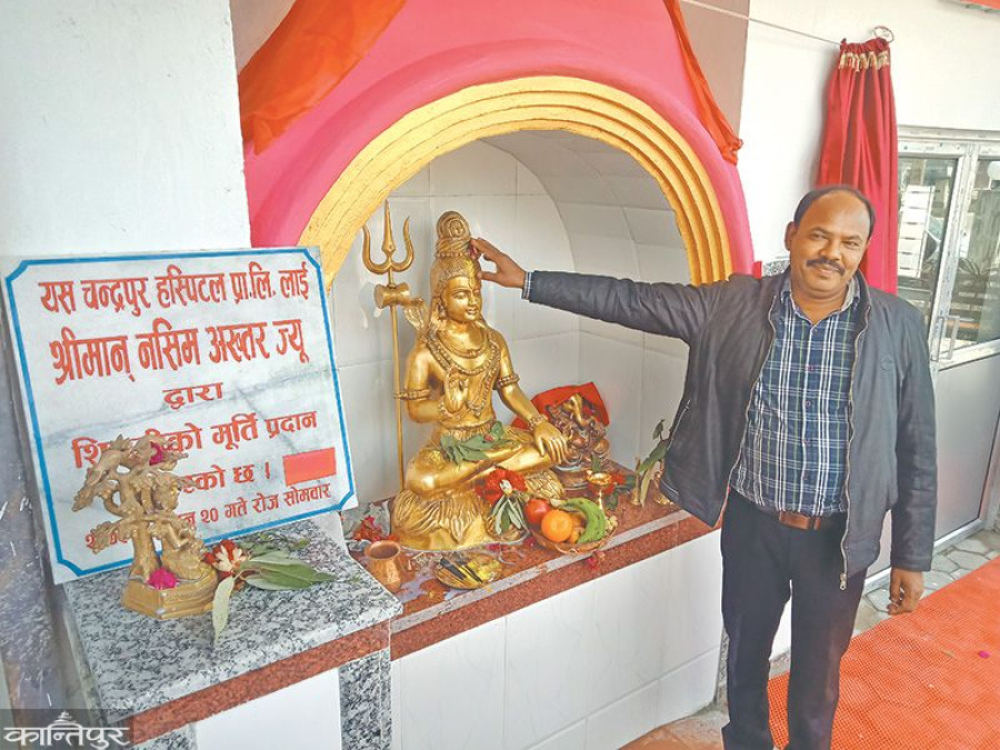 Muslim man gifts Mahadev statue to hospital
