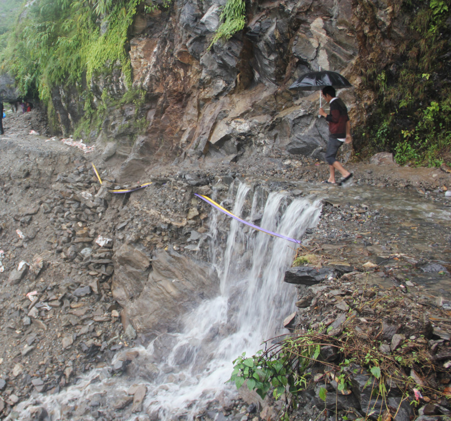 Vehicular movement along Pasang Lhamu Highway halted for 10 days