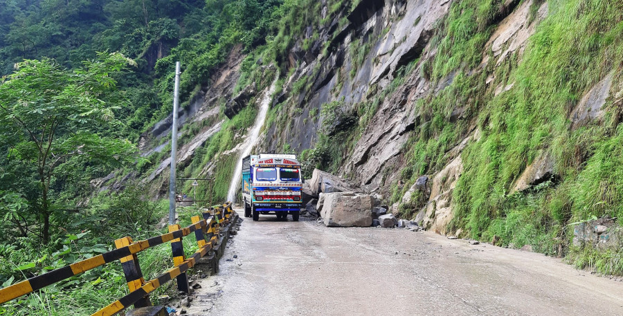 Multiple landslides along Tansen-Butwal section leave passengers in hardship