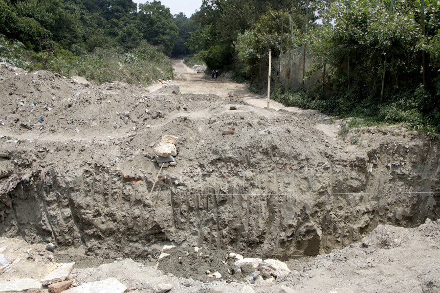 Elected officials demand road be opened—against court order
