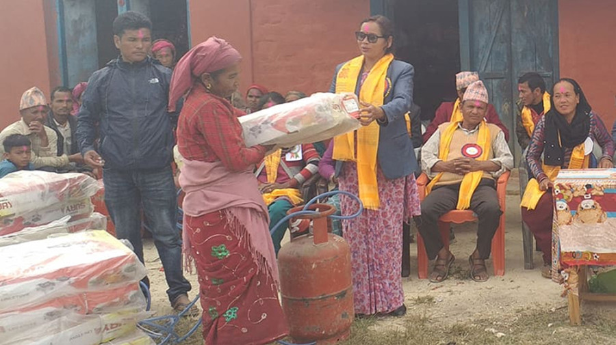 Forest user groups distribute cooking gas cylinders, stoves to prevent logging