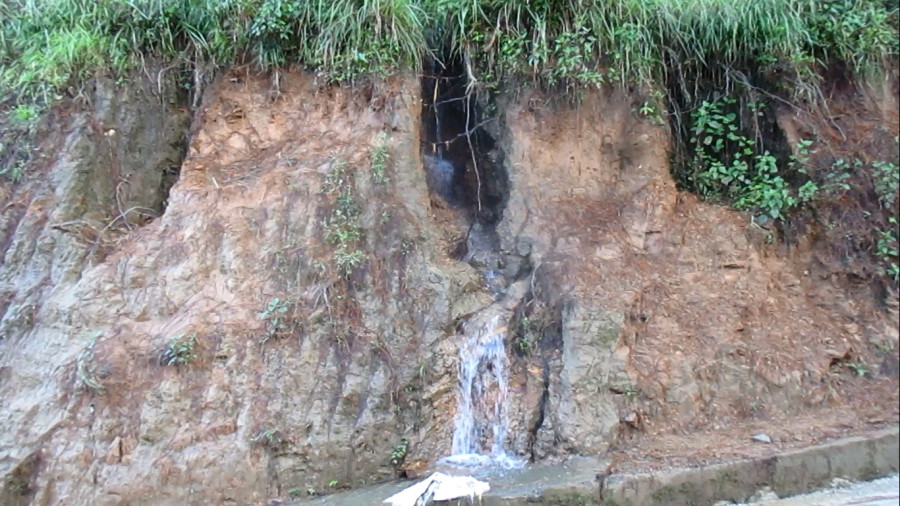 Loss of water due to tank leakage in Bhojpur