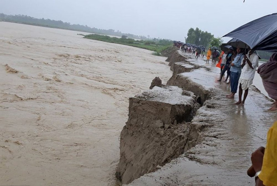 Bagmati, Lalbakaiya rivers raise flood alarm in Rautahat