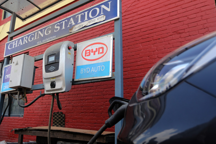 Energy Ministry clears the way for investors to open charging stations