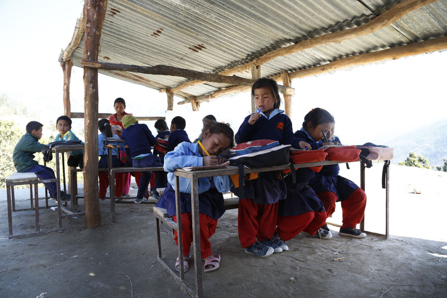 The government should prepare a plan to achieve total literacy