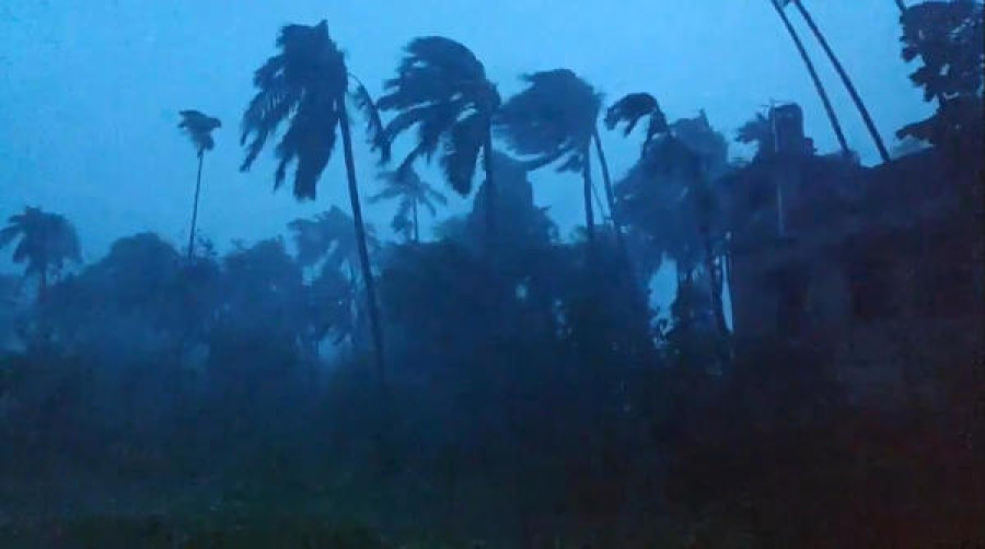 Cyclone Amphan causes weatherly disturbances in parts of country
