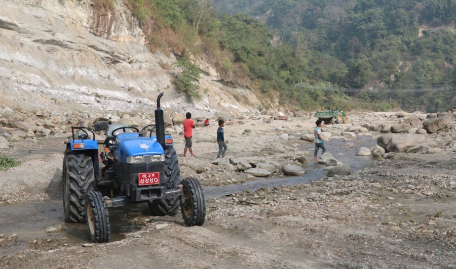 Illegal extraction of riverbed materials goes unchecked