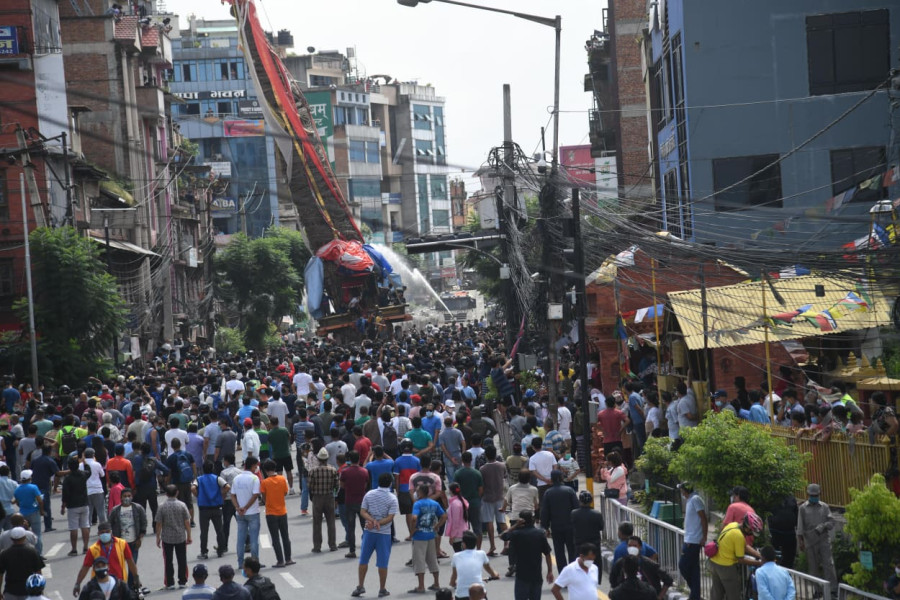Locals and police clash in Pulchowk over pulling of Rato Machhindranath chariot