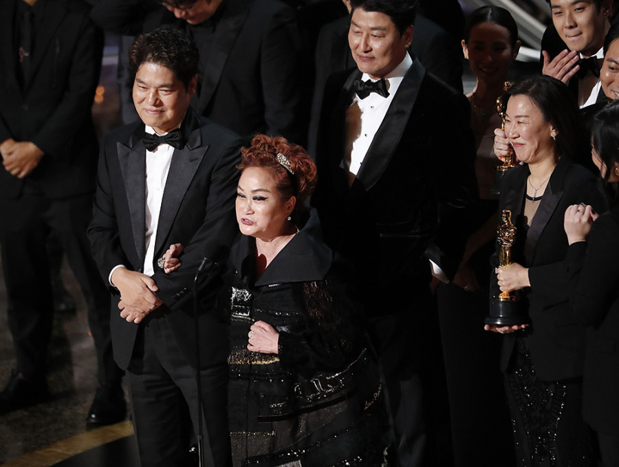 South Korea's 'Parasite' beats Hollywood greats to make Oscar history