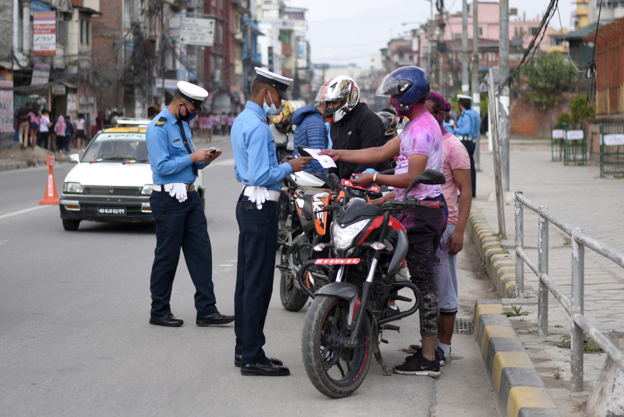 Police arrest six persons for allegedly making fake smart driving licences