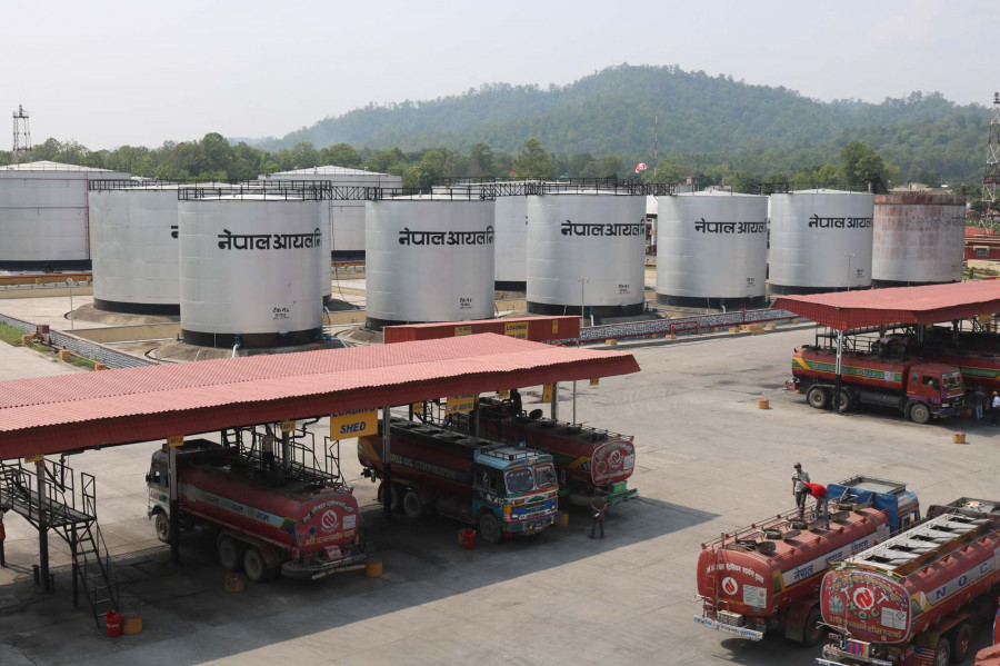 Fuel consumption down 80 percent in April with economy in suspension