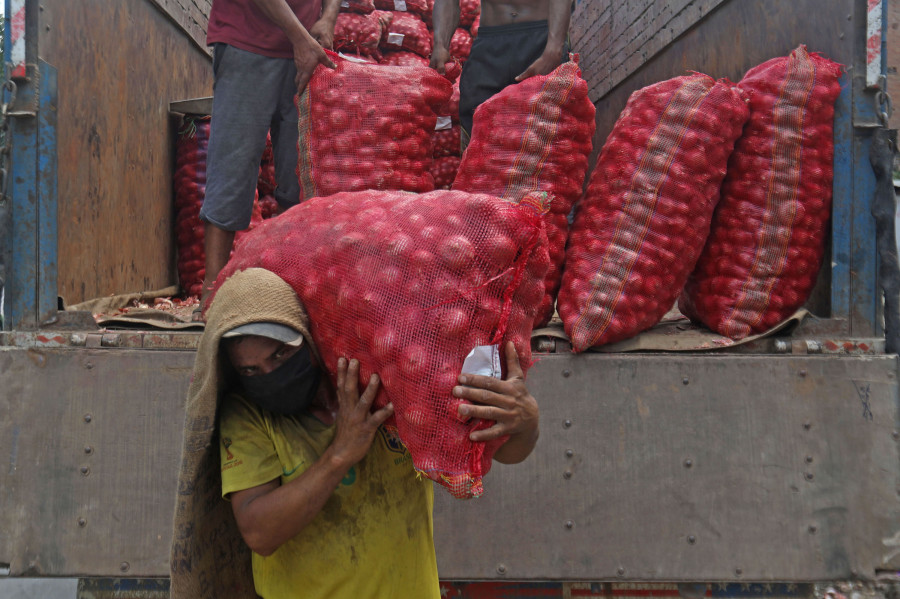 Onion prices refuse to drop despite imports from China