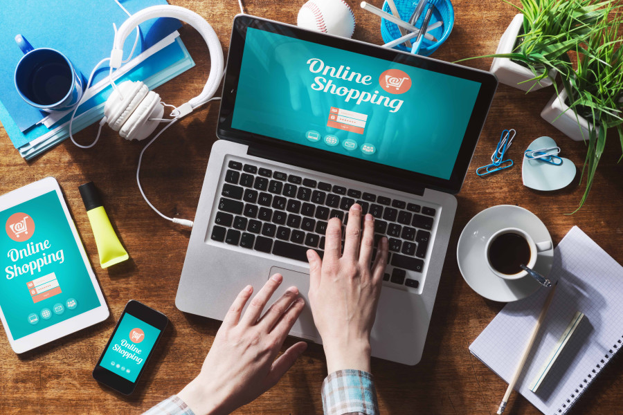 Virus fears make festive shoppers turn to e-commerce