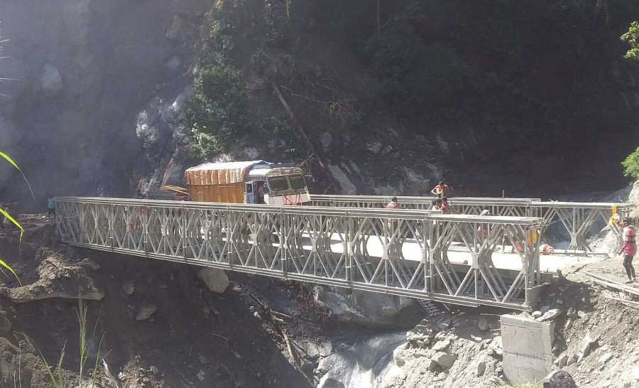 Vehicular movement along Besisahar-Chame resumes with construction of bailey bridge over Ghoptekhola