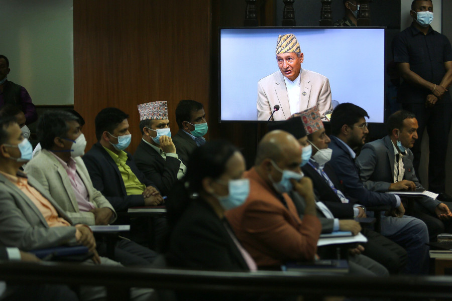 Former finance ministers describe budget as traditional with nothing new to offer