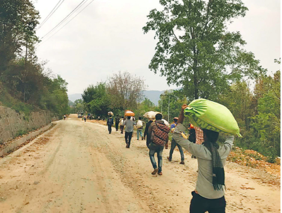 Workers making their way across districts on foot to reach their hometowns
