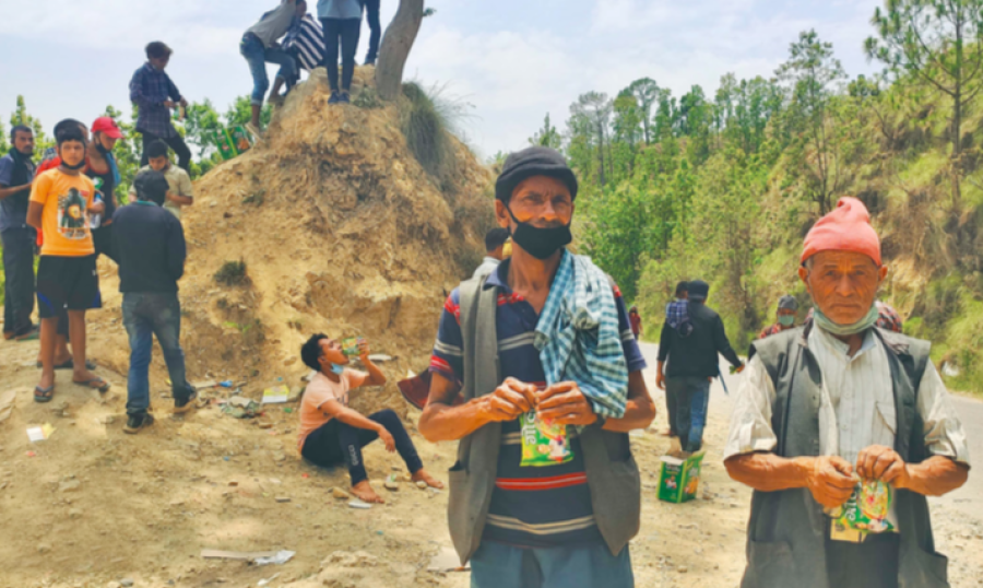 Thousands of returnees from India run out of food and water